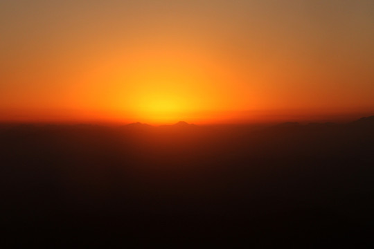 天上夕陽落日