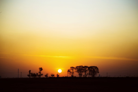 夕陽下的田野風(fēng)光