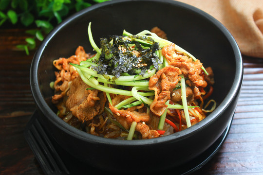 肥牛拌飯