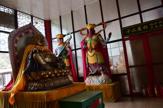 寺廟中的神像圖片素材