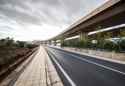 機(jī)場(chǎng)高速公路