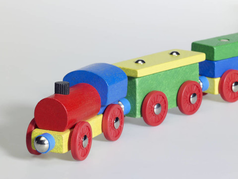 彩色木制玩具火車