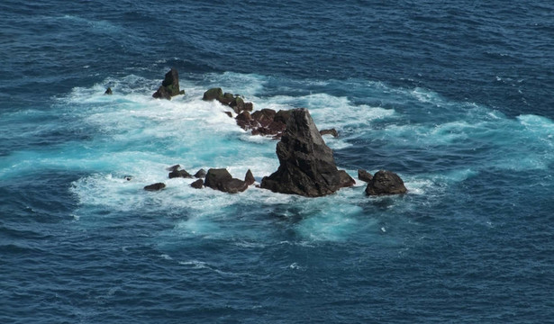 巖石和海