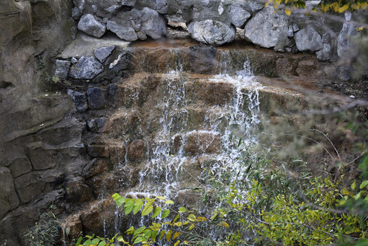 小河流水景觀圖