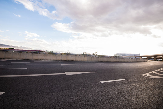 機(jī)場(chǎng)高數(shù)公路