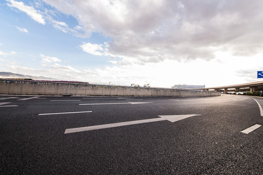 機(jī)場(chǎng)高數(shù)公路