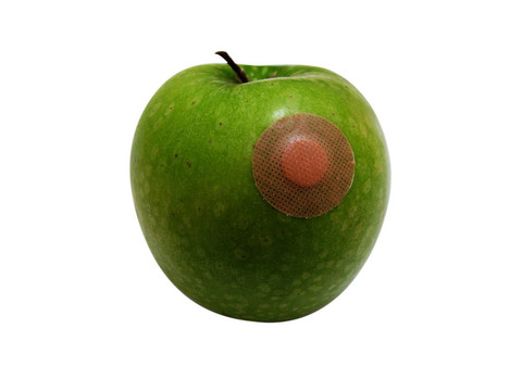 帶創(chuàng)可貼的蘋(píng)果