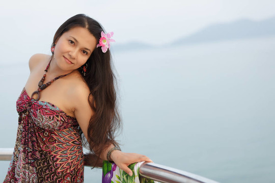 年輕的泰國女人