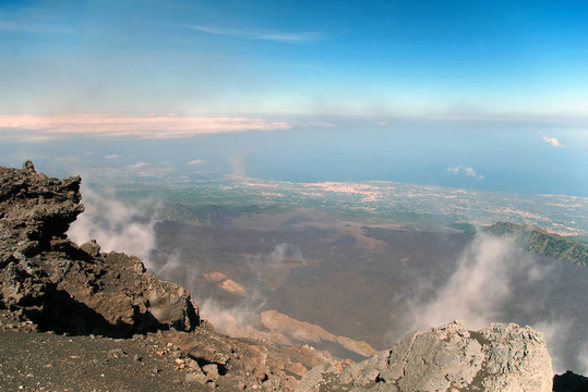 從埃特納火山海鎮(zhèn)下觀；西西里島；意大利
