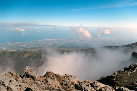 從埃特納火山海鎮(zhèn)下觀；西西里島；意大利