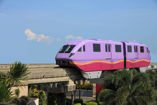 短紫單軌列車從有趣的土地。