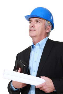 灰頭發(fā)建筑師舉行計(jì)劃和議程