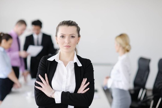 商界婦女與她的工作人員在后臺(tái)