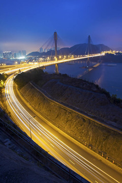 汀九橋晚上沿公路在香港