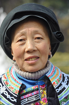 中國羌族婦女