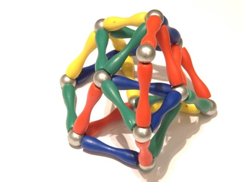 顏色金字塔球
