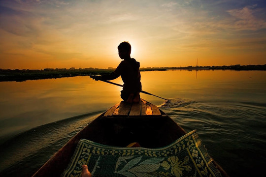 夕陽(yáng)游船