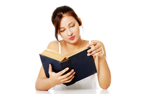 漂亮女孩讀書。