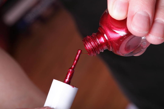 紅色拋光指甲