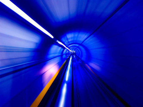 通過隧道
