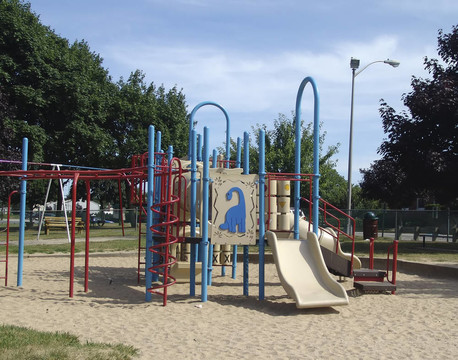 公園里的滑梯