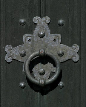 大的門環(huán)