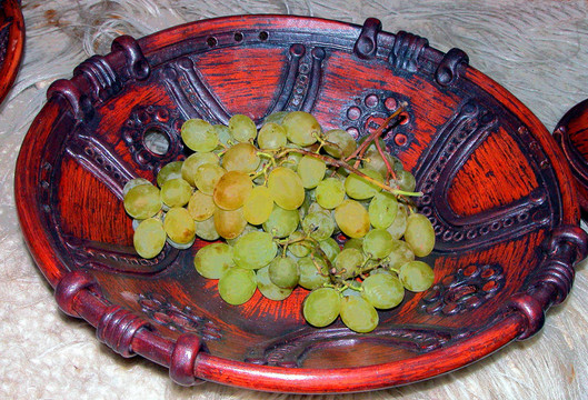 葡萄在板