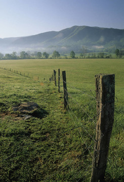籬笆；Cades Cove
