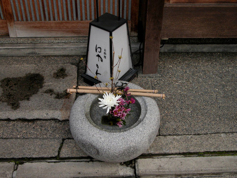 燈籠和鮮花