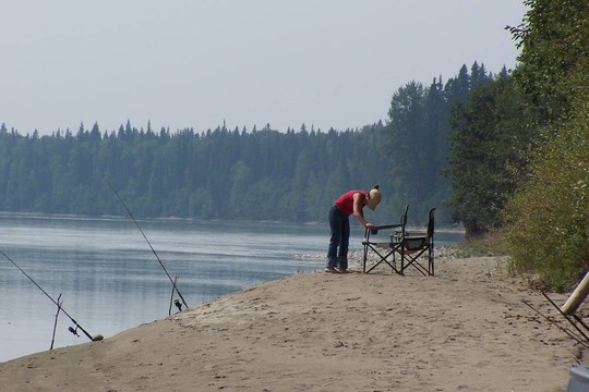 河釣魚