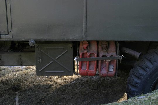 軍用卡車