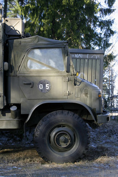 軍用卡車