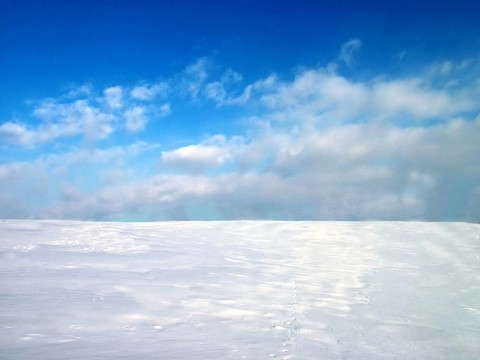 雪和天空