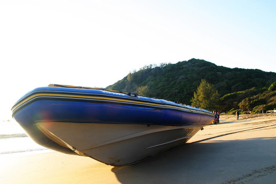 diveboat在沙灘上diveduck5