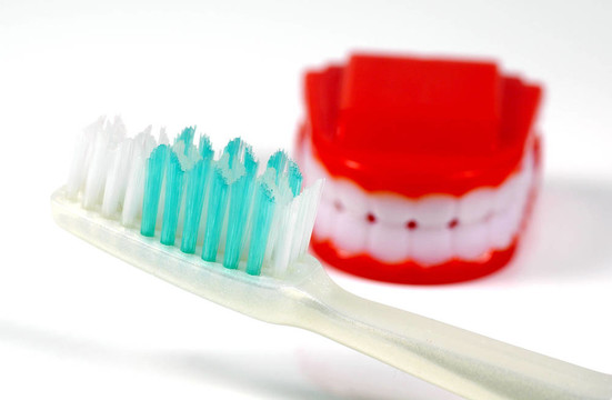 Toothbrush和假牙