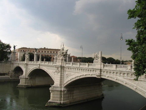 臺伯河大橋