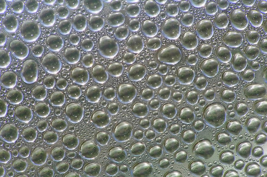 水在玻璃