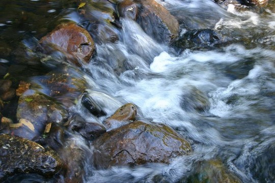 溪水