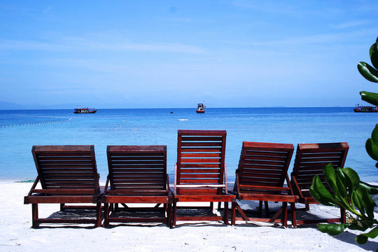 椅子在Beach