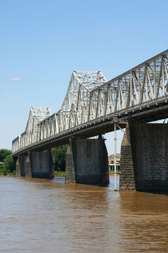 克拉克紀念大橋