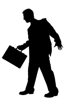 裁剪路徑。商務男士帶公文包散步。黑色白色。
