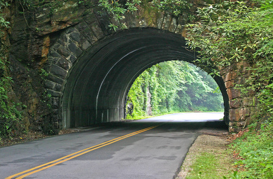 山隧道