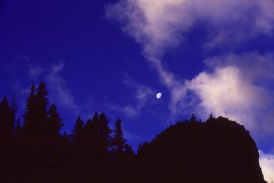 山的夜晚