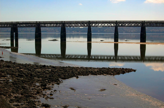 泰河大橋；