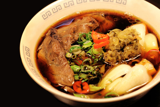 酸菜牛肉湯