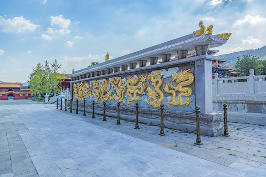 山東青州龍興寺九龍壁