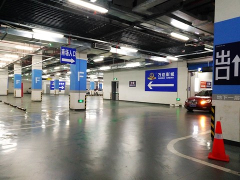地下停車場