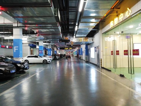 地下停車場