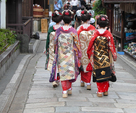 在京都街頭的Geisha