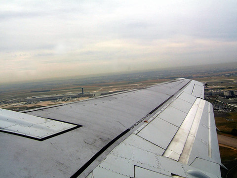 飛機(jī)到達(dá)…